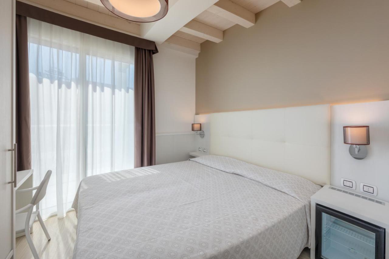 Hotel Garni' Serena Caorle Exterior foto